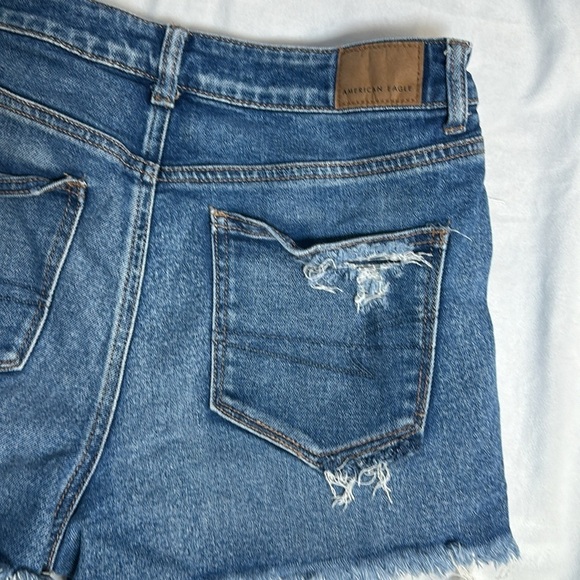 AE JEAN SHORTS SIZE(8) - Picture 6 of 7